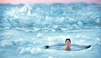 Das Eisbad: Regenerationsmaßnahme für Sportler und Mutprobe