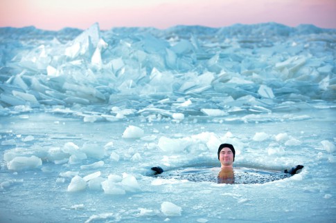 Das Eisbad: Regenerationsmaßnahme für Sportler und Mutprobe