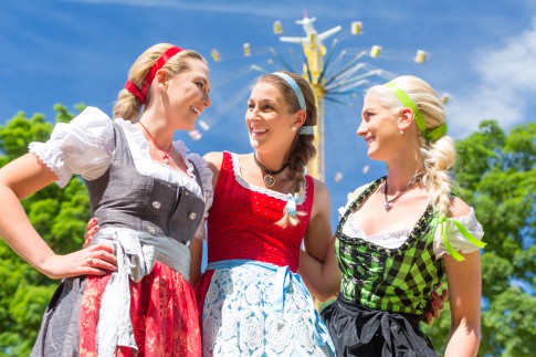 Dirndl-Frisuren: Fesche Wiesn-Looks zum Nachmachen