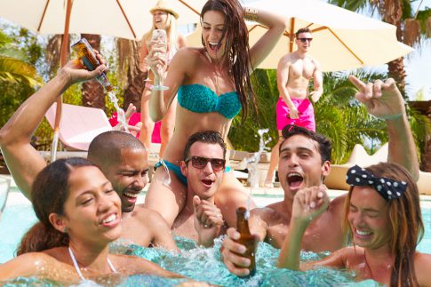 So wird Ihre Poolparty ein voller Erfolg