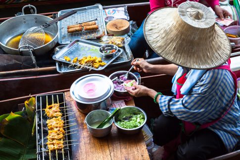 Urlaub in Bangkok: Sich unter lokale Einwohner mischen und die Kultur kennenlernen